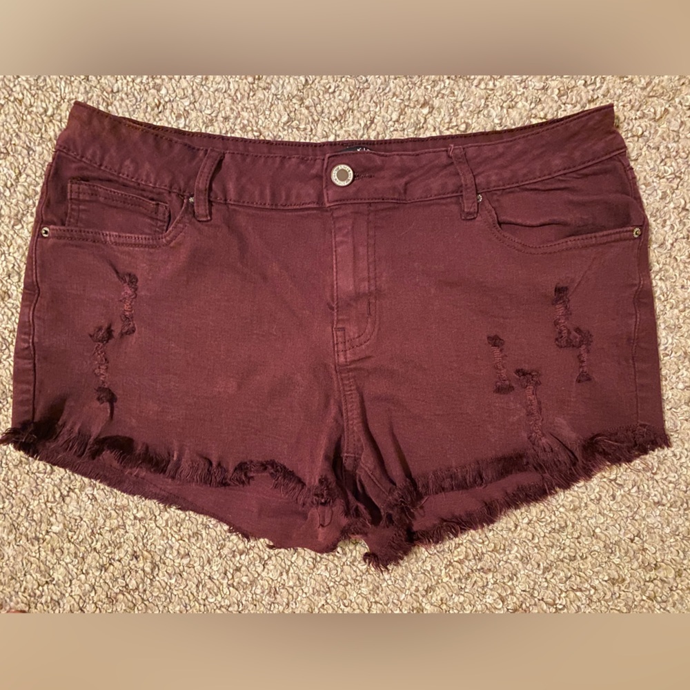 Angel Kiss distressed cut off maroon short shorts